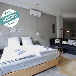 Standard By Hi5 - Fejer Gyorgy St , Budapest Hungría